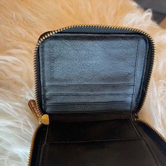 Brand new Micheal Kors wallet - Picture 6 of 6